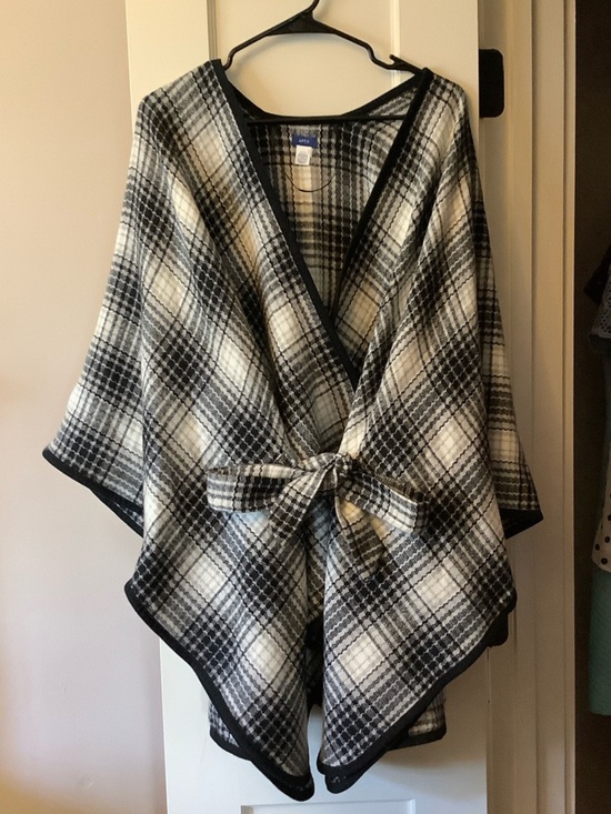 Apt. 9 Sweaters - Apt. 9 Black and White Plaid Wrap Cape with Tie Belt